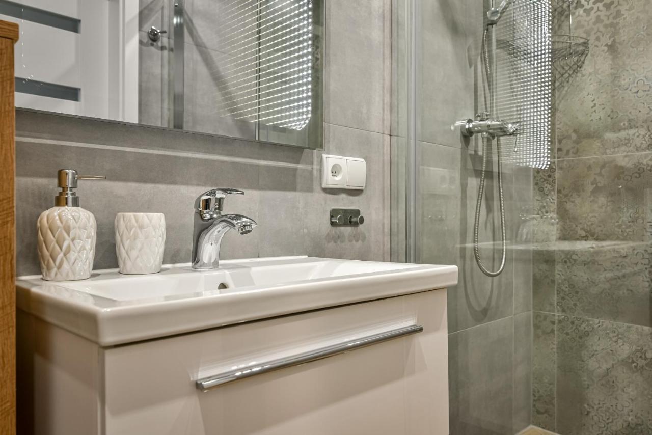 Old Town Ltc - Apartments Starowka Szeroka 格但斯克 外观 照片